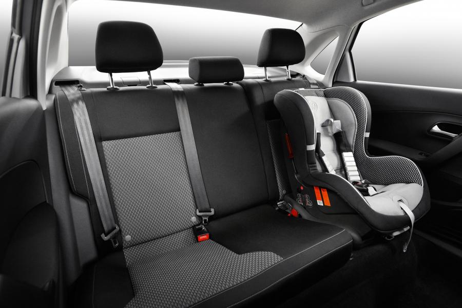 Интерьер Volkswagen Vento 2016 года  (фото 6 из 19)
